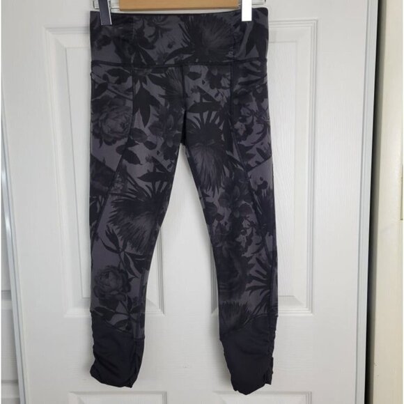 LULULEMON Practice Daily Crop Leggings in Brisk Bloom Black Soot Floral Print 6 - Picture 2 of 9